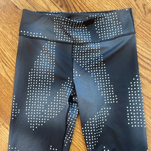 Girl’s Dri-Fit Nike One Leggings/Training Pants. Size Large. Like New Condition. - Picture 6 of 9